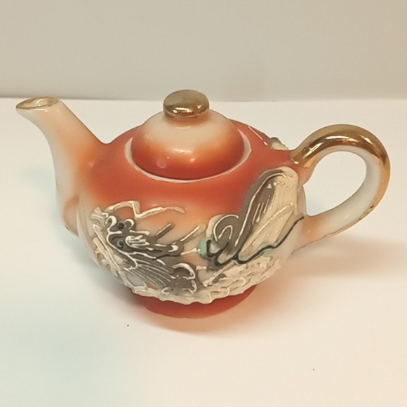 Vintage dragonware moriage teacup and teapot with wooden display. No flaws - Picture 4 of 8